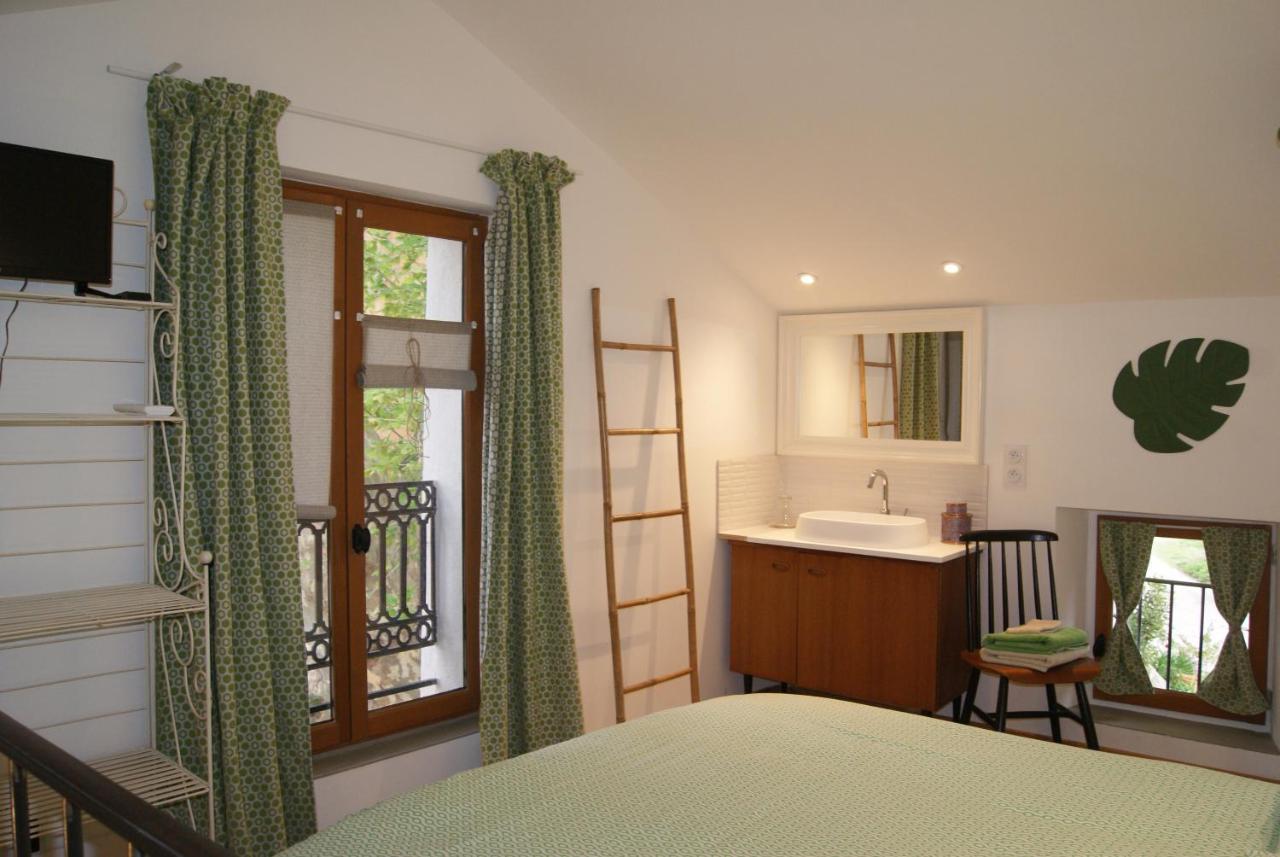 Le Bourguet Bed and Breakfast Solliès-Pont Exteriör bild