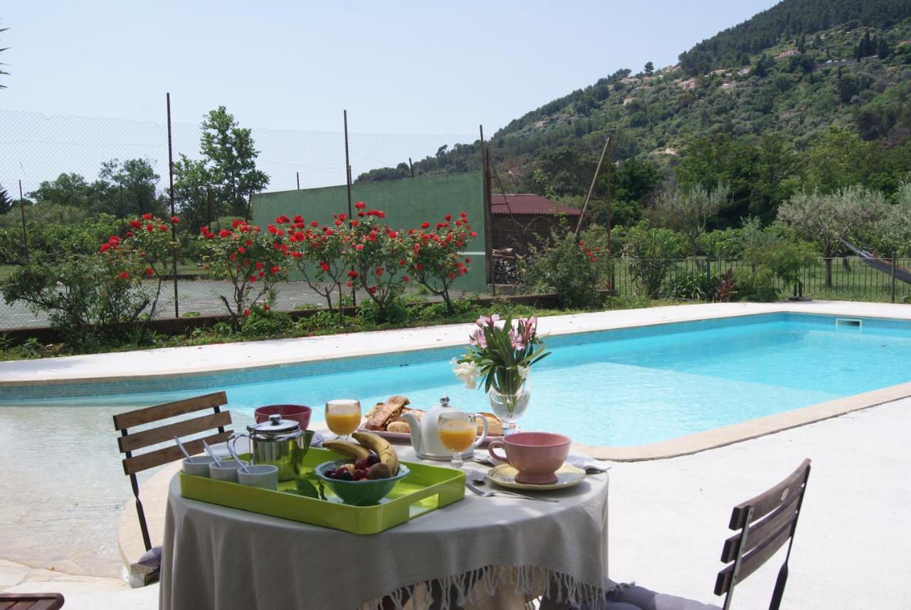 Le Bourguet Bed and Breakfast Solliès-Pont Exteriör bild