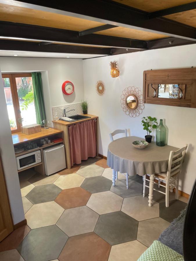 Le Bourguet Bed and Breakfast Solliès-Pont Exteriör bild