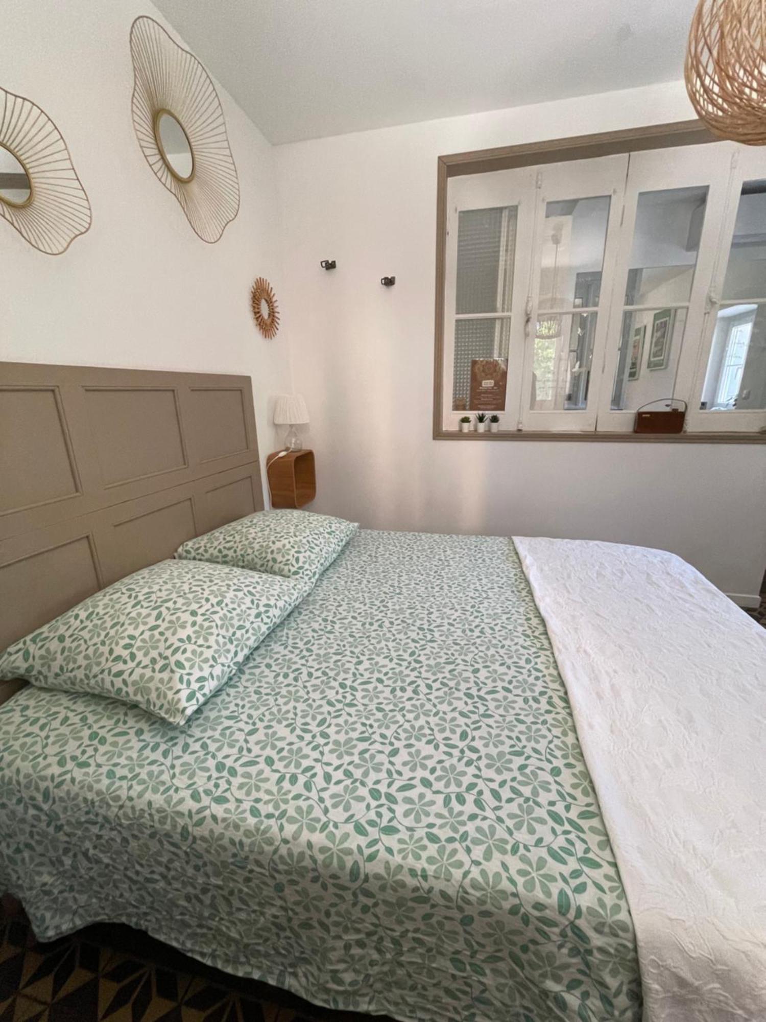 Le Bourguet Bed and Breakfast Solliès-Pont Exteriör bild