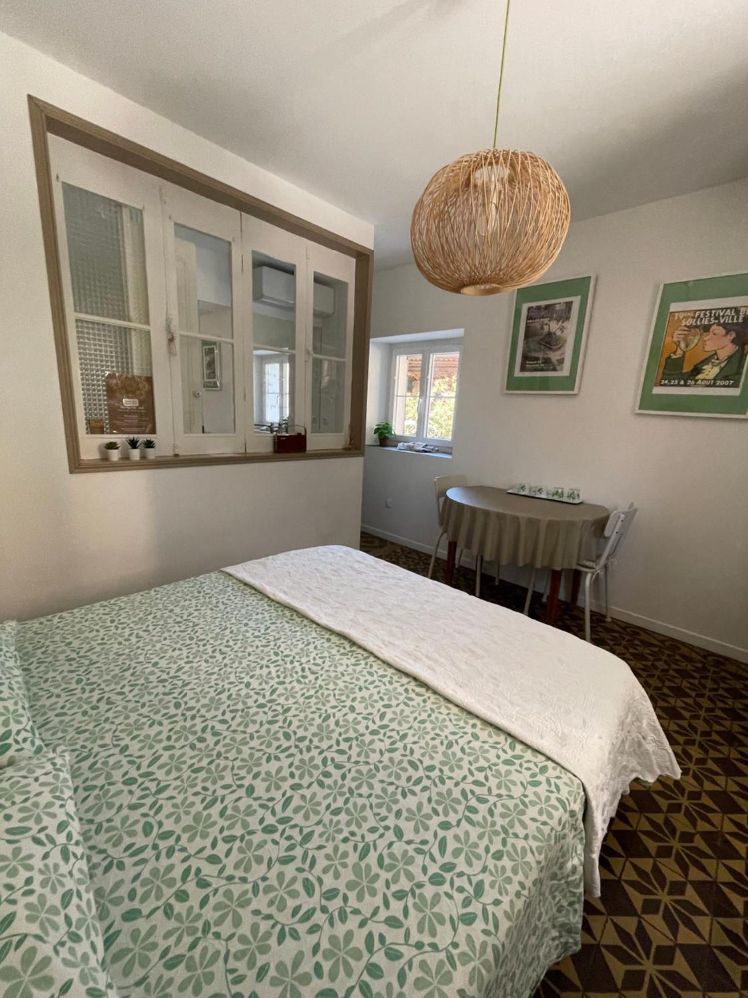 Le Bourguet Bed and Breakfast Solliès-Pont Exteriör bild